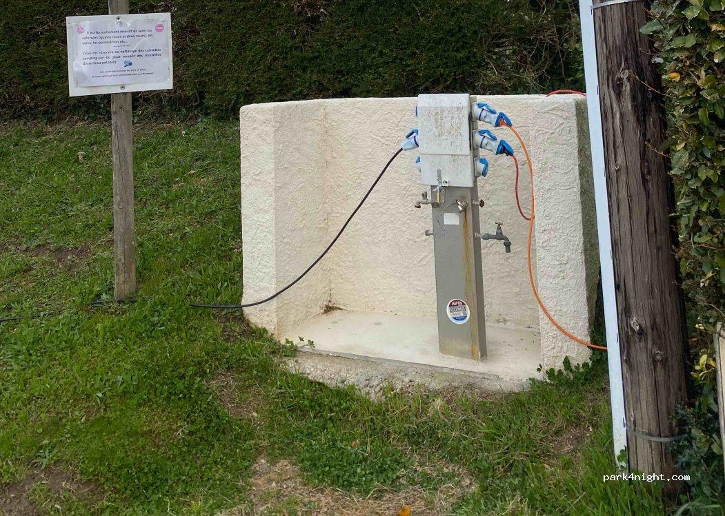 Aire de camping-car LESIGNAC-DURAND