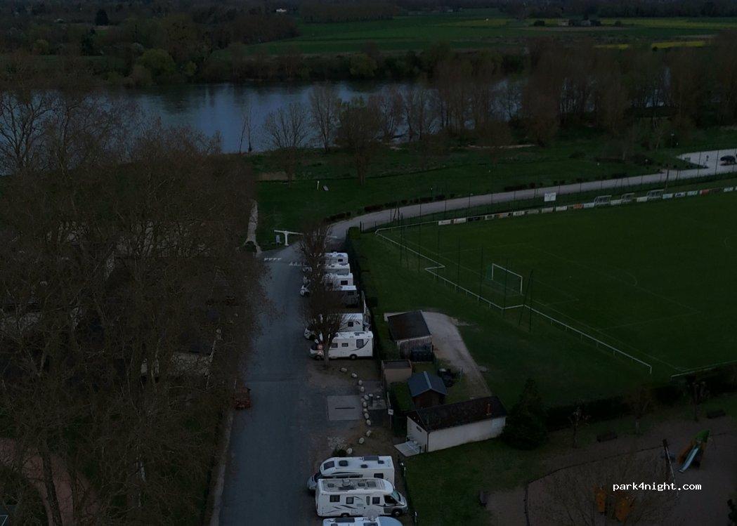 Meung-sur-Loire Motorhome Aire - Foto 3