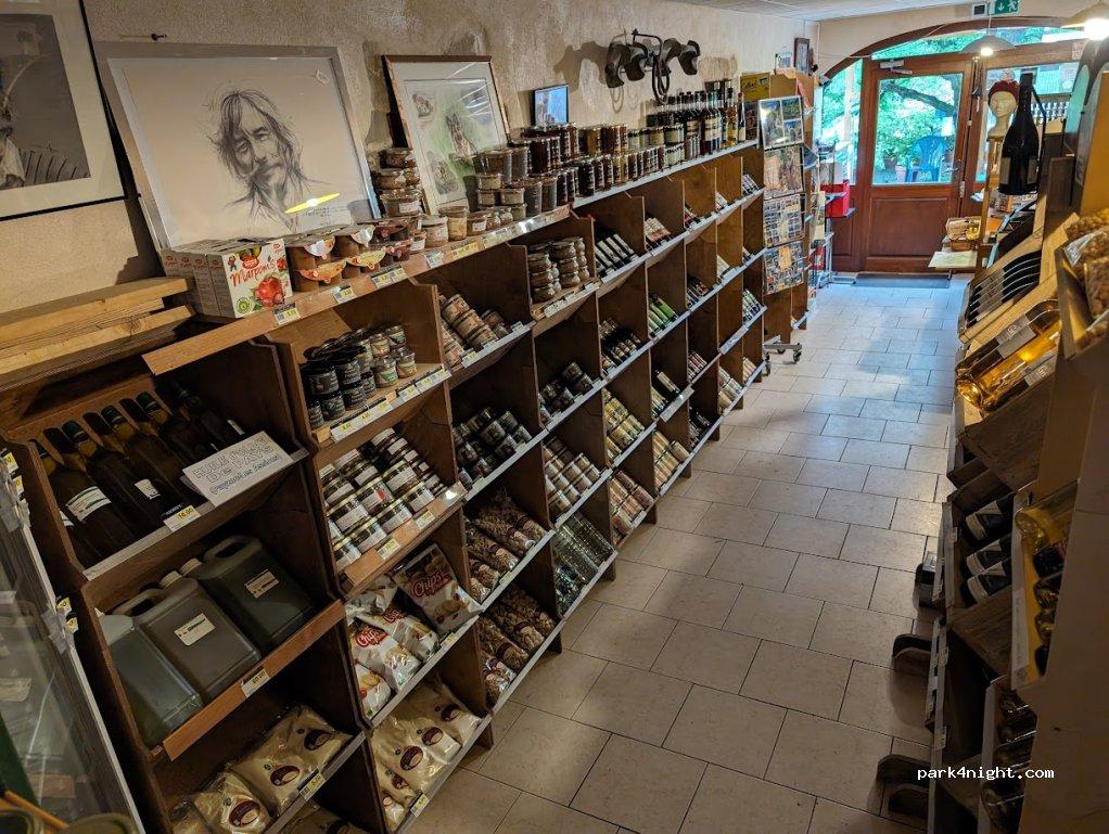 Aire camping car de La Ferme Théâtre - Foto 7