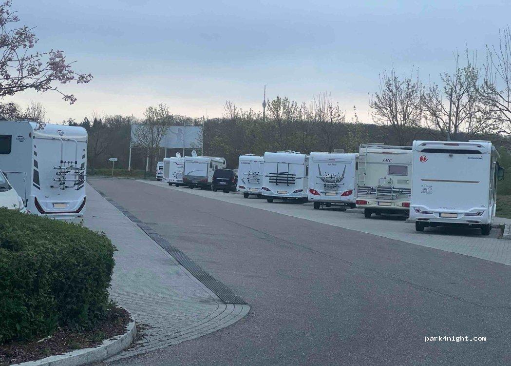 Wohnmobilstellplatz an SI Centrum - Foto 7