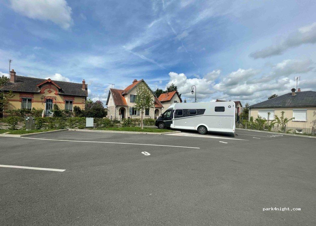 Aire pour camping-cars Bellegarde [AireServices]