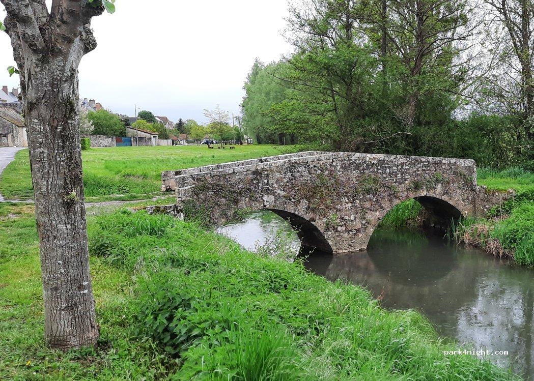 Aire de camping-car Bonny-sur-Loire (Free) - Foto 5
