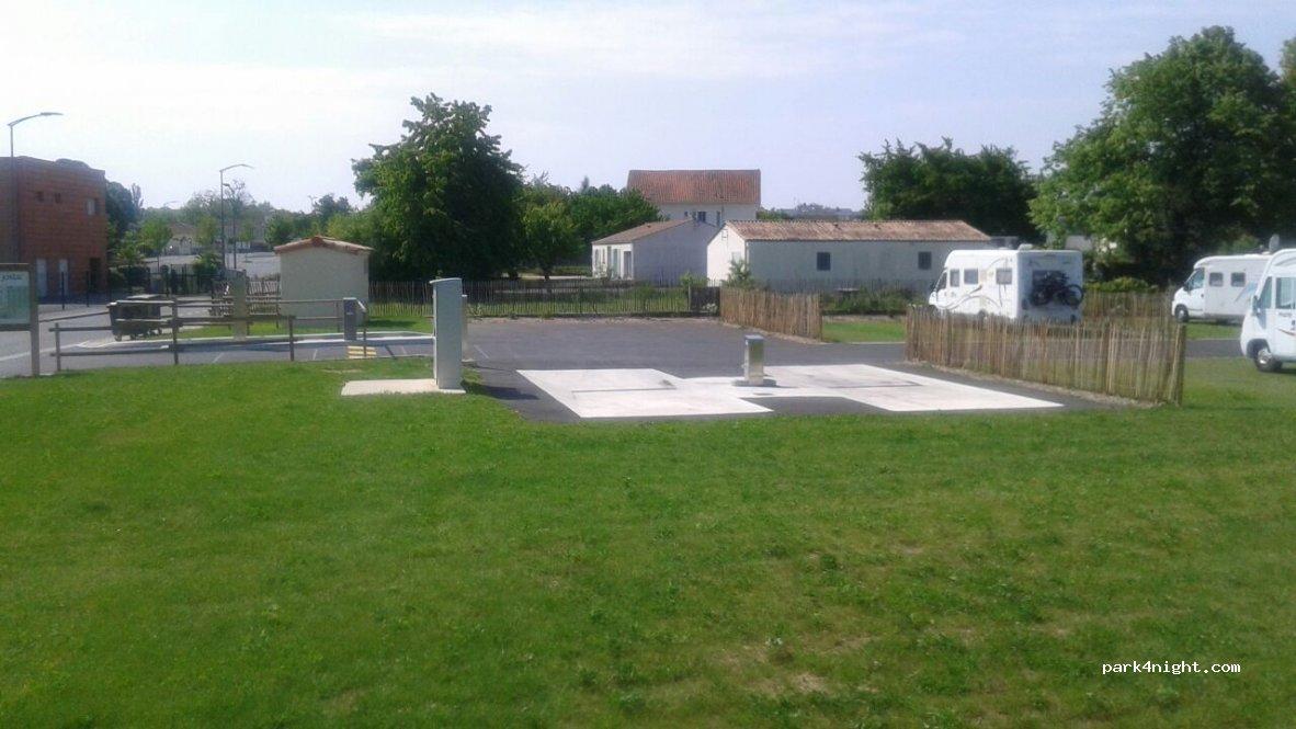 Aire de Camping Cars Jonzac [AireServices] - Foto 5