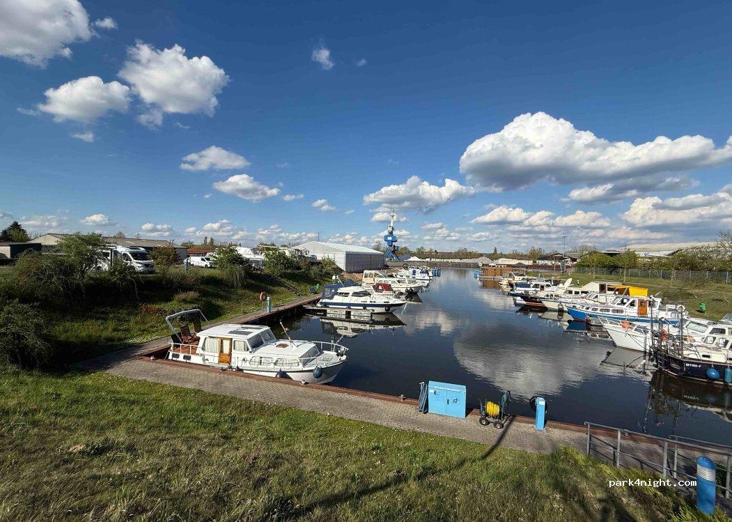 Womo Stellplatz Sportboothafen - Foto 2