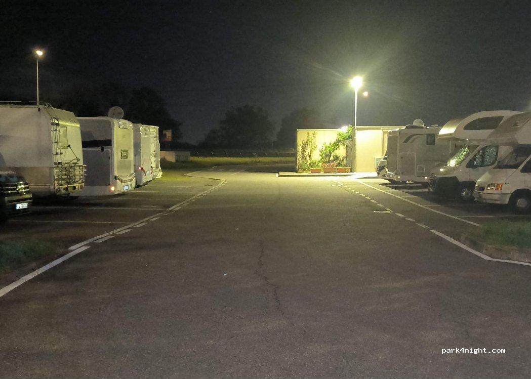 Area sosta camper 20013 Magenta MI - Foto 4