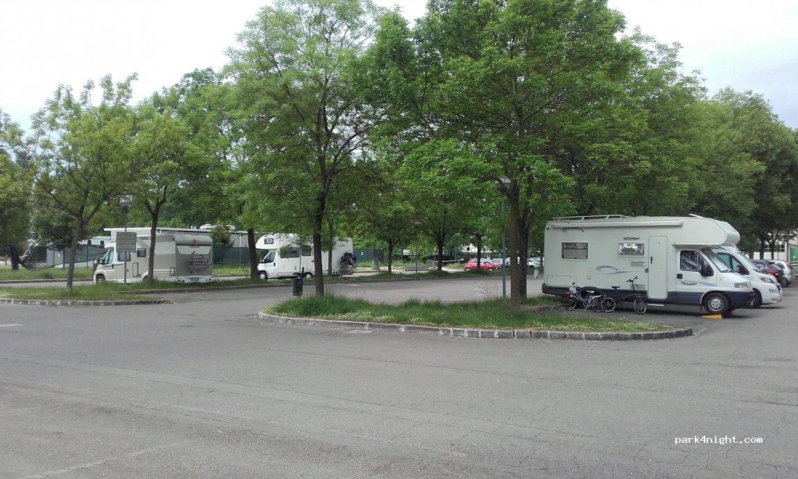 Area Sosta Camper 48014 Castel Bolognese RA - Foto 2