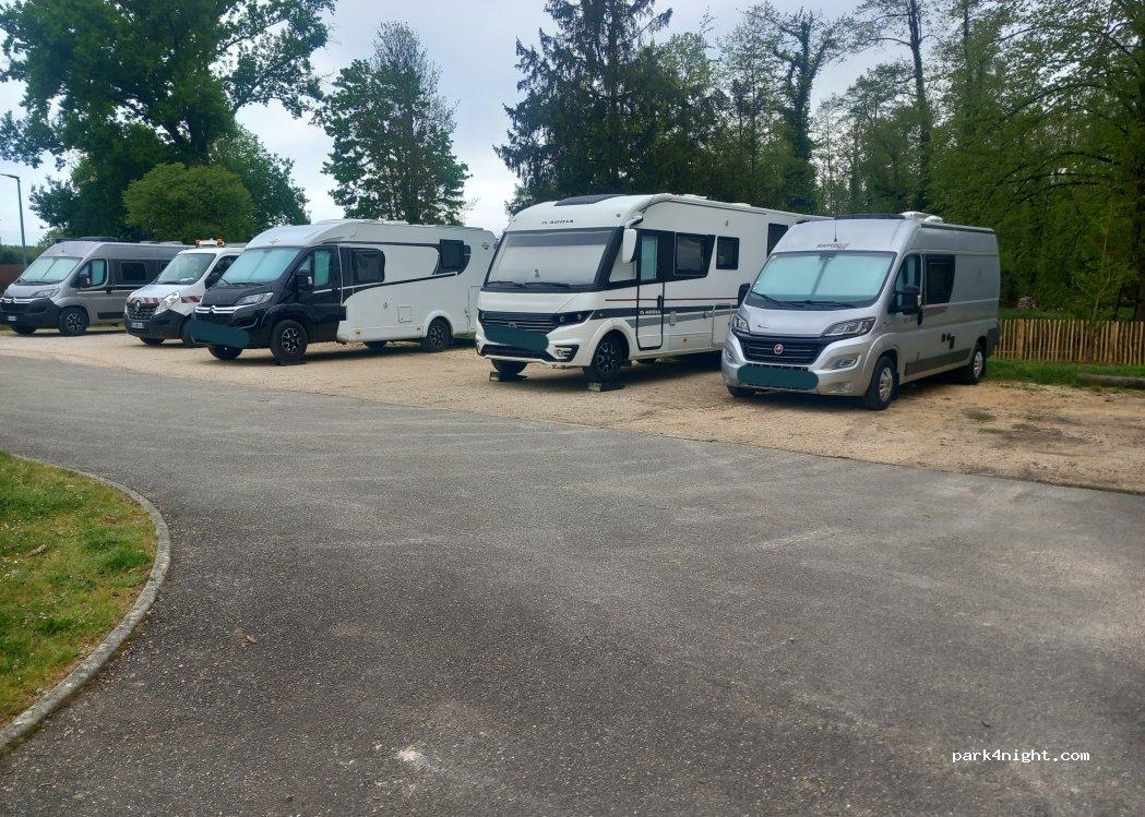 Aire camping-car d'Eyzin - Foto 3