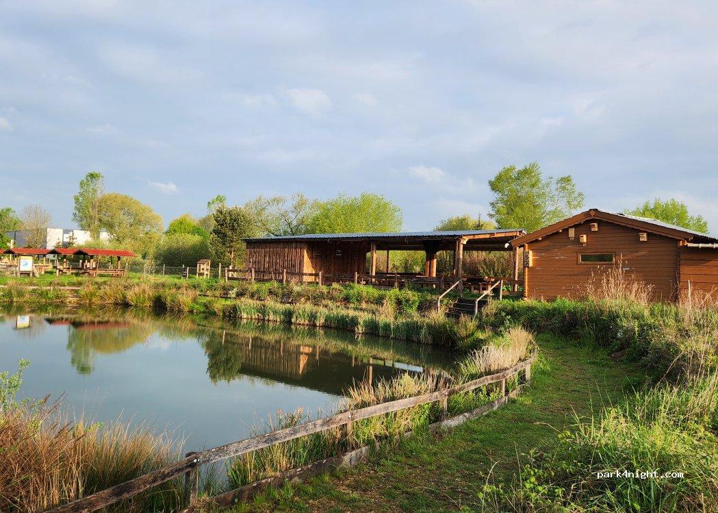 aire de stationnement camping cars Damvillers - Foto 7