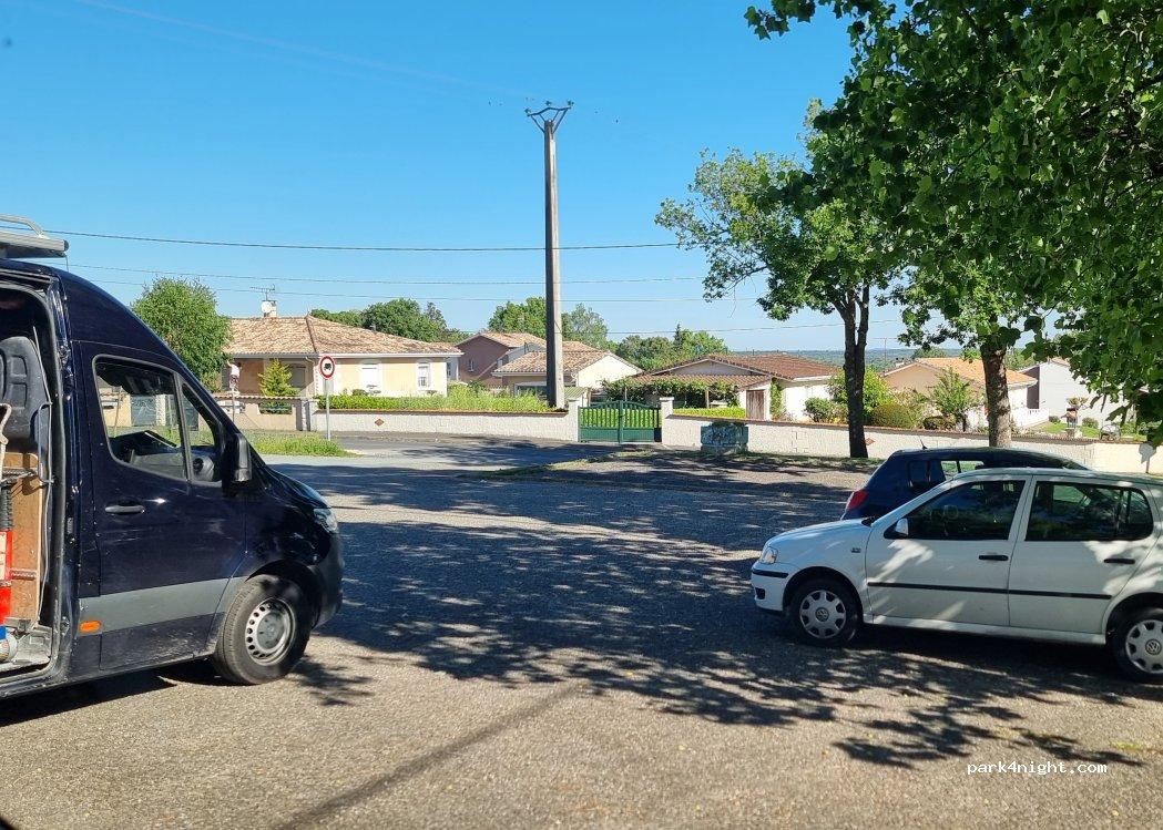 Aire de camping-car SAINT SAVIN - Foto 2