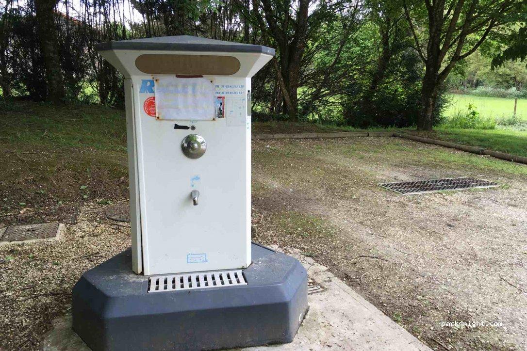 Aire pour camping-cars 86340 Nieuil-l'Espoir - Foto 3