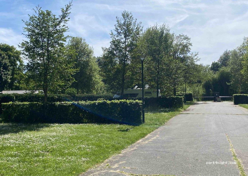 Briare-le-Canal Camping-Car Aire - Foto 5