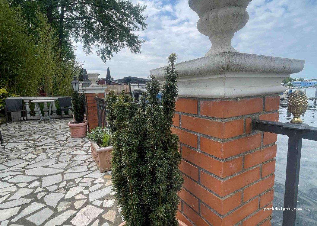 RV parking Berlin - "Historical Fährhaus"