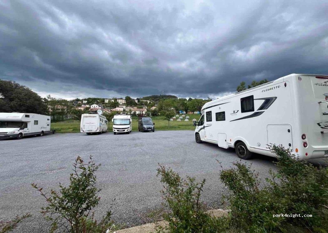 Aire camping-cars Pont de Larn - Foto 2