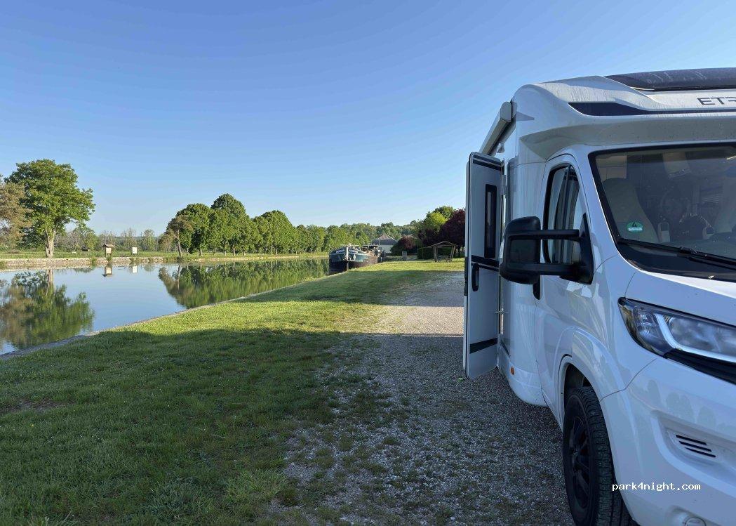 Camperplaats Nuits - Foto 4