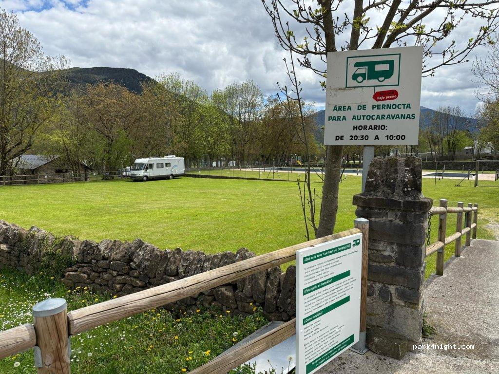 Área de autocaravanas de Isaba