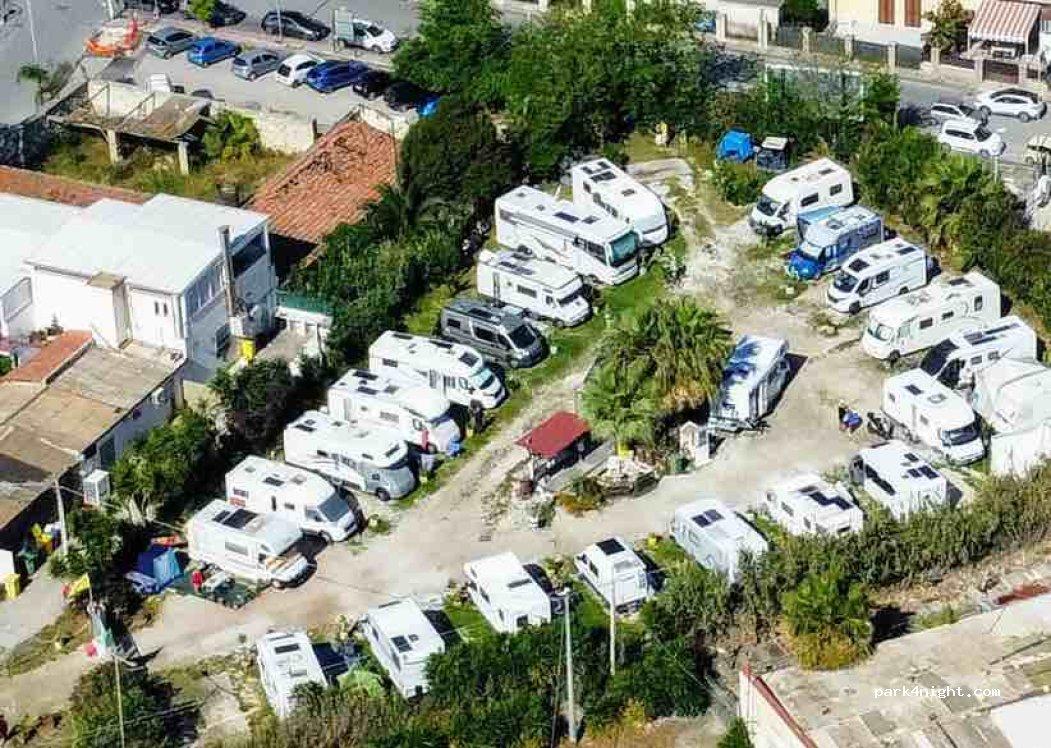 Area Sosta Camper - gli oleandri