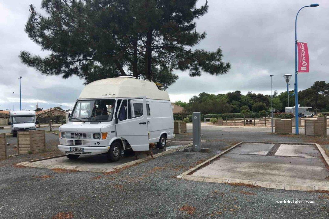 Aire de camping-car de la Plage de la Chambrette - Foto 4