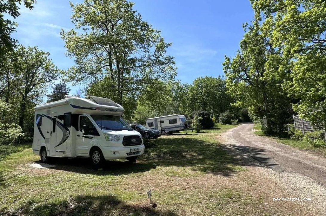 aire de services et stationnement camping car 45220 Douchy-Montcorbon - Foto 5