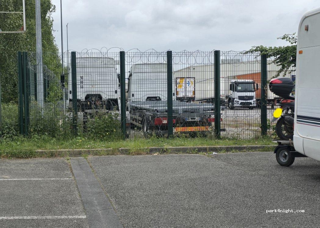 aire de services et stationnement camping car 76270 Neufchâtel-en-Bray - Foto 6