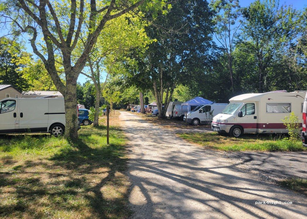 Aire de Camping Cars Jonzac [AireServices] - Foto 2