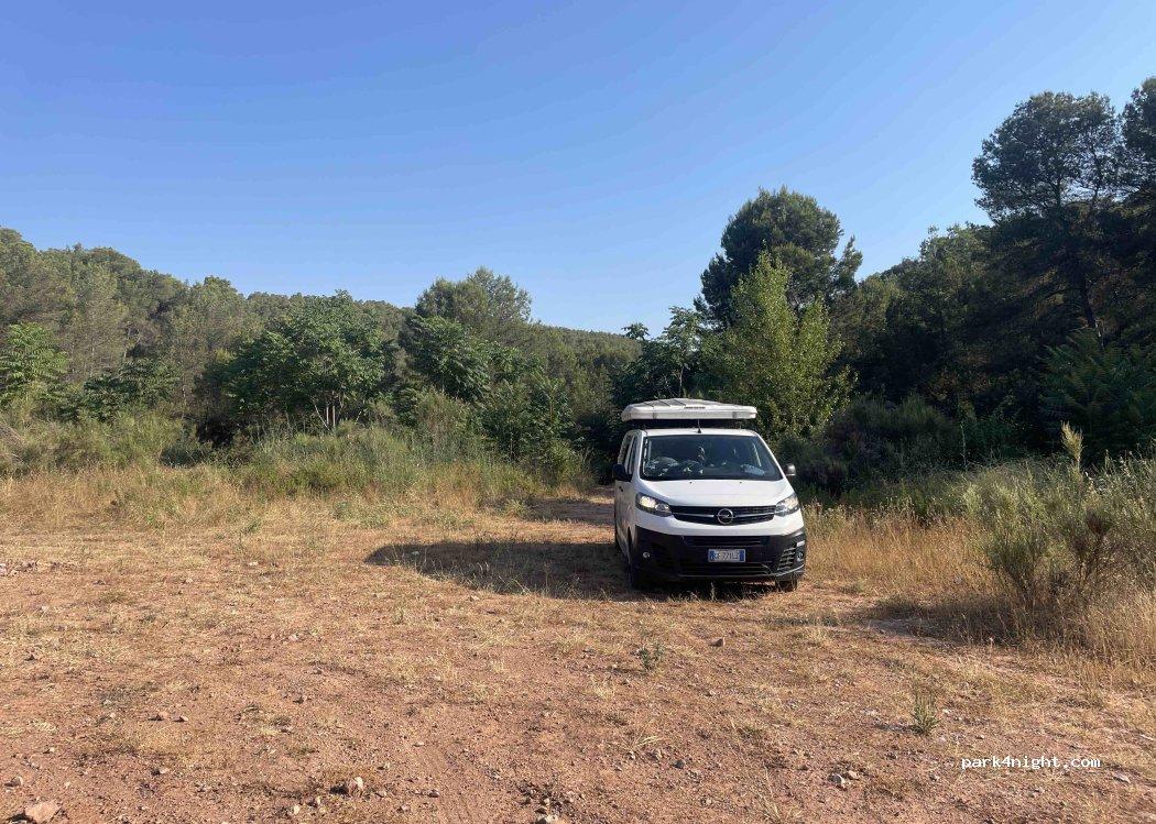 Àrea d'aparcament per a autocaravanes. - Foto 4