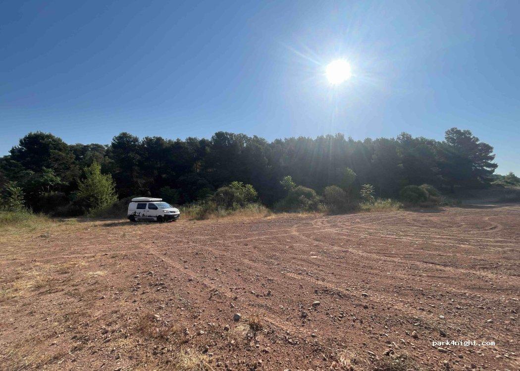 Àrea d'aparcament per a autocaravanes. - Foto 5