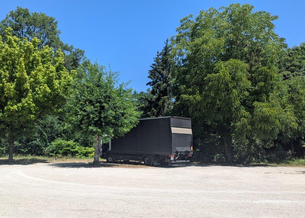 La-Ferté-Saint-Cyr Motorhome Services