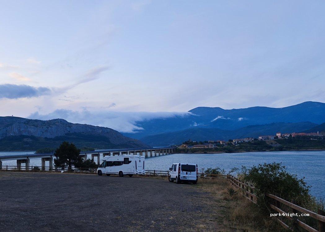 Aparcamiento de autocaravanas Riaño - Foto 2