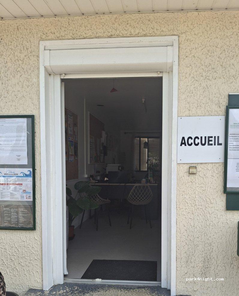 aire de services et stationnement camping car 45220 Douchy-Montcorbon - Foto 6