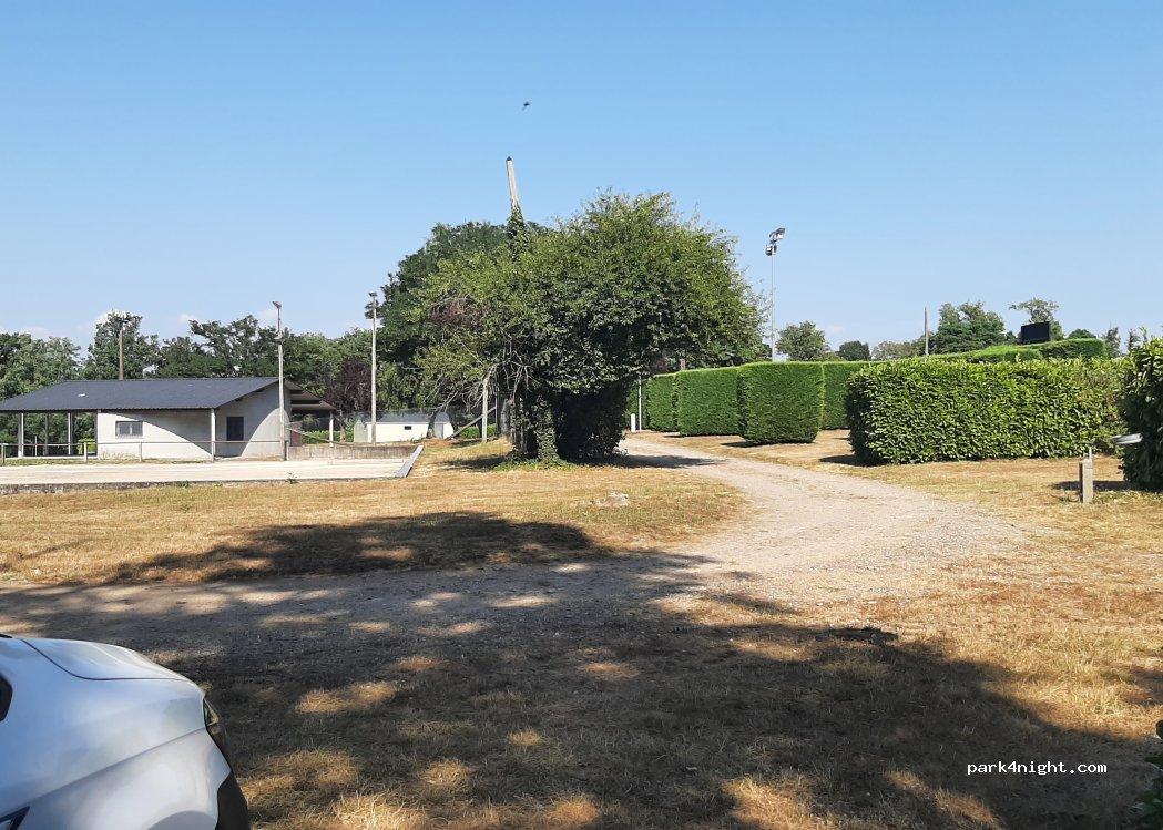 Aire de camping-car VALENCE D'ALBIGEOIS - Foto 2