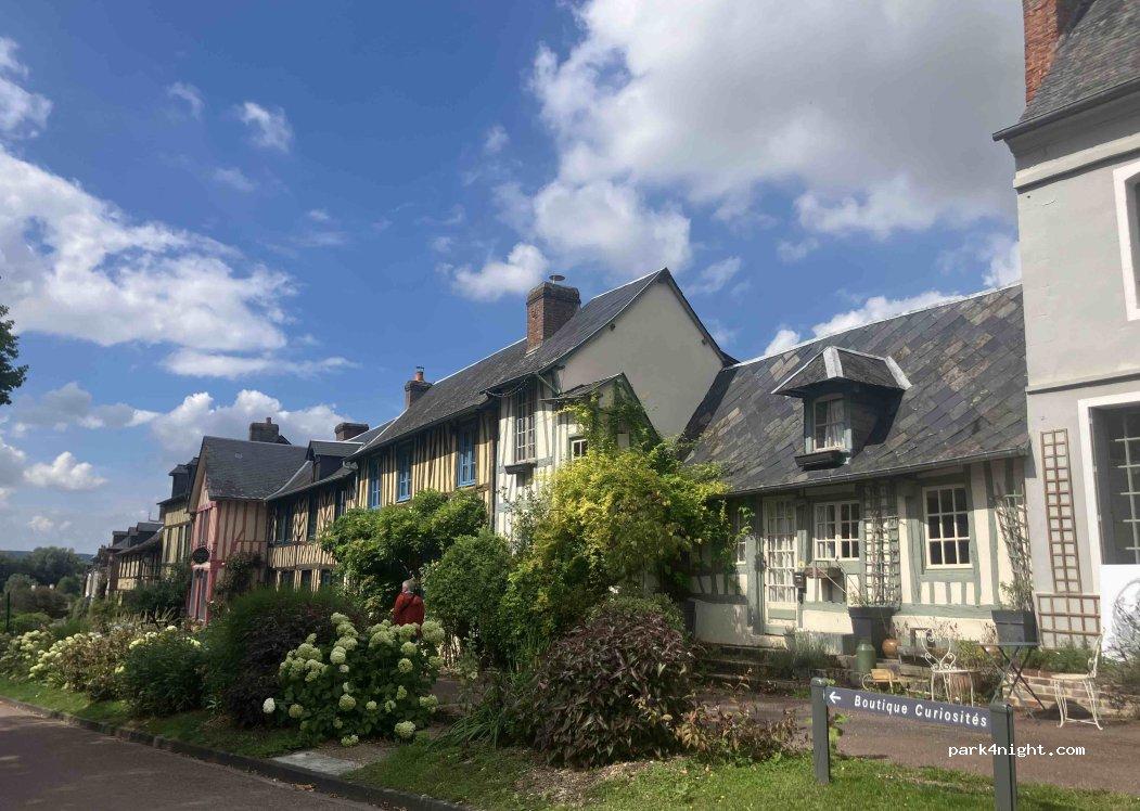 Aire de Camping Cars Harcourt - Foto 4