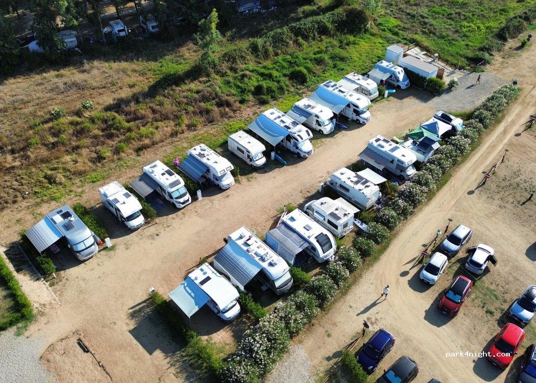 Area sosta camper attrezzata " I FARAGLIONI" - Foto 2