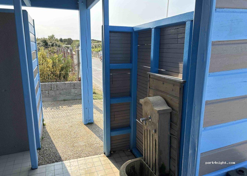 Aire de camping-cars Le Chay Angoulins - Foto 3