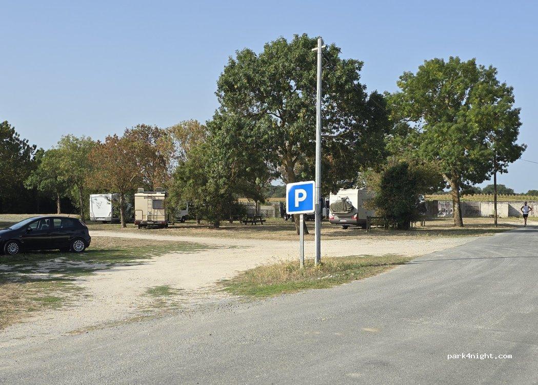 Aire de camping-cars de Marennes-Hiers-Brouage - [AireServices] Place Brassens - Foto 4