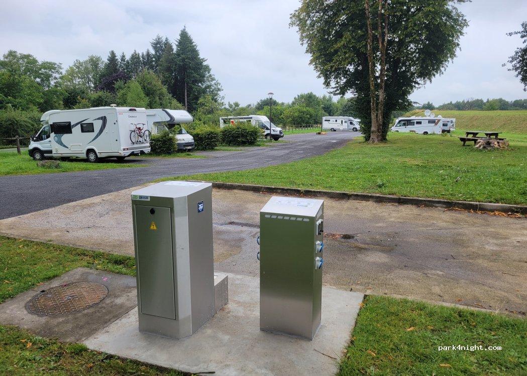 Aire de Camping Car Rocroi - Foto 6