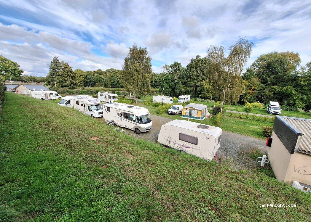 Aire de camping-car Chatelaudren - Foto 2