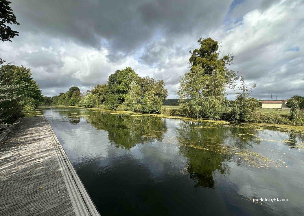 Aire de Camping-Cars Commercy - Foto 4