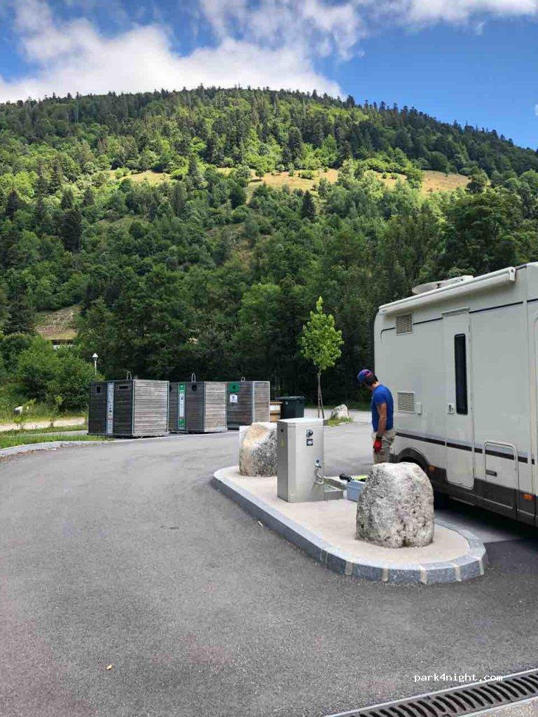 aire de stationnement camping cars 88250 La Bresse - Foto 4