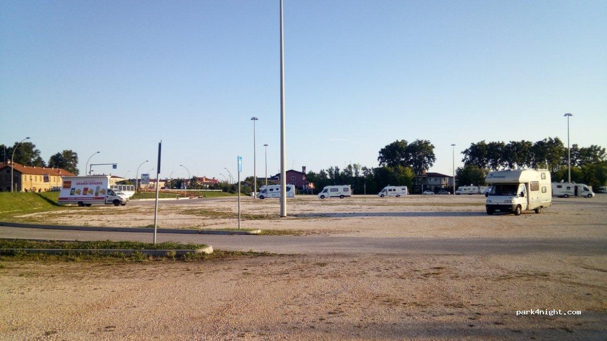 Camper Parking Area to the Parks - Foto 7