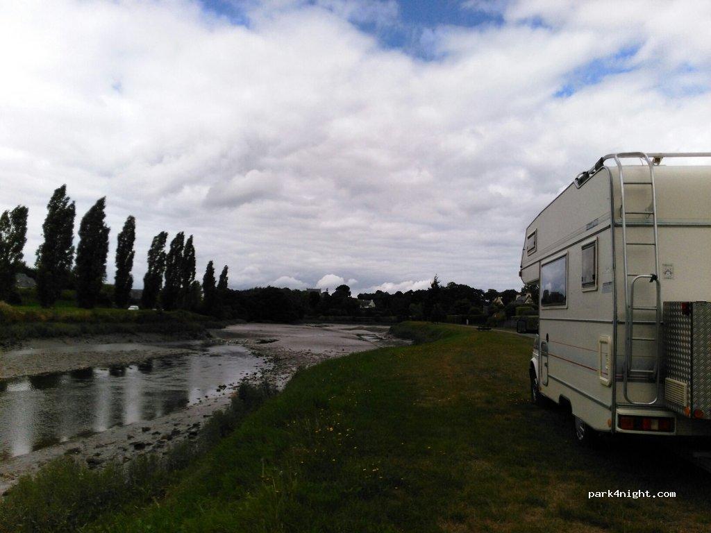 Aire de camping-car La Roche-Derrien - Foto 5