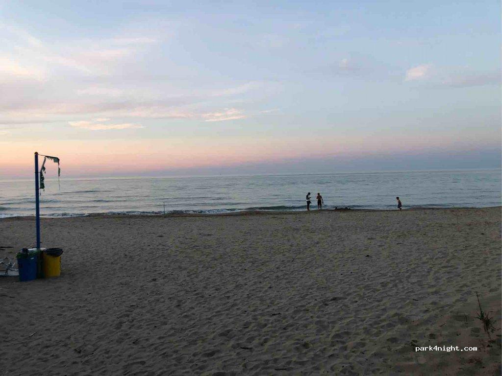 Area sosta camper ed auto "Le Marinelle beach & parking" - Foto 6
