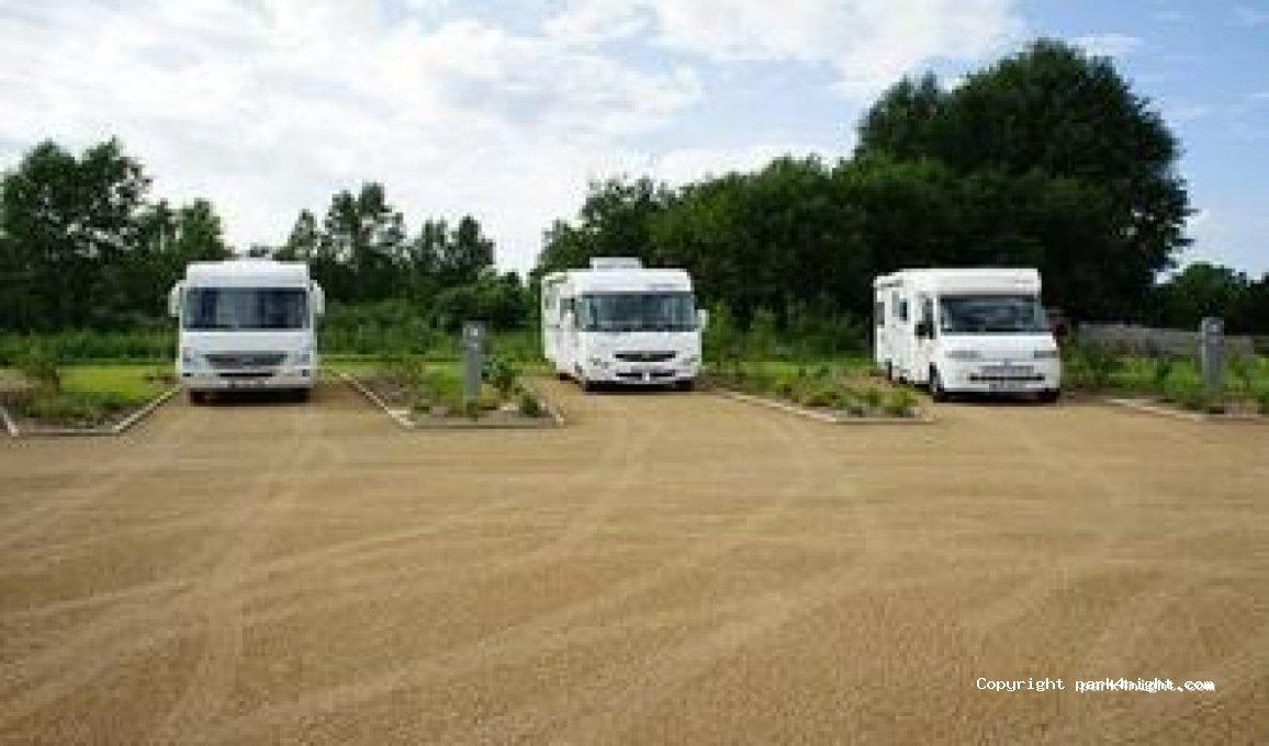Aire de Camping-cars - Foto 2