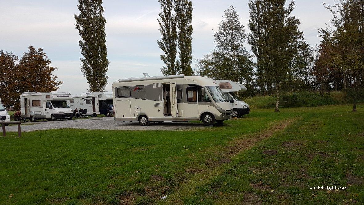 Womostellplatz am Tjücher Moortun in Marienhafe