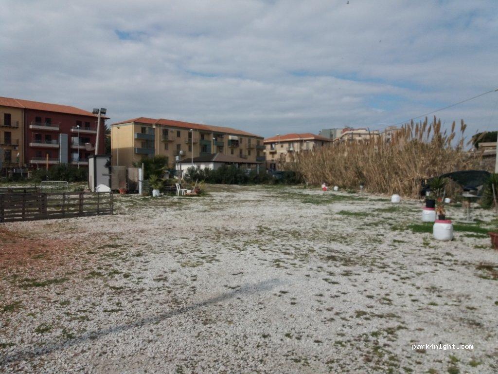 Area Sosta Camper - gli oleandri - Foto 6