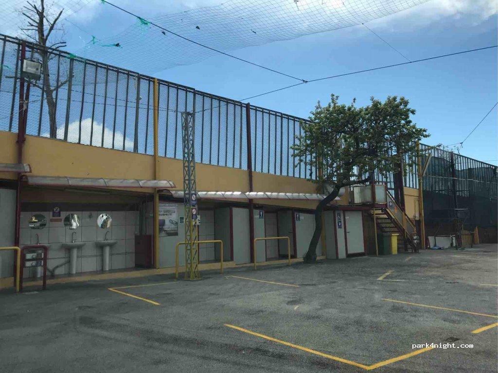 AREA DI SOSTA CAMPER E ROULOTTE PORTICI- ERCOLANO - LA BOUTIQUE DEL CAMPEGGIATORE SRL - Foto 3