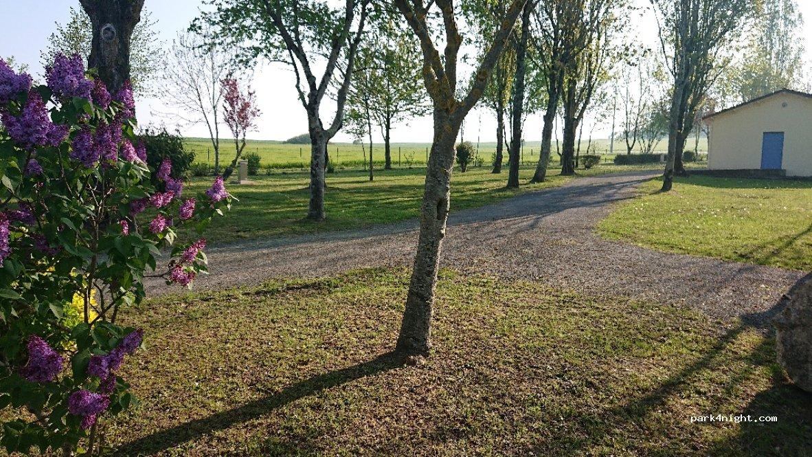 [AirePark] Aire de Camping-Car Mirambeau - Foto 4