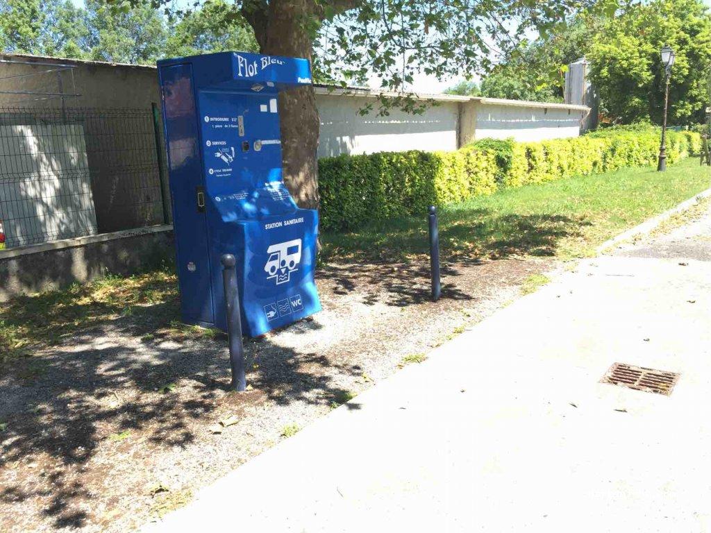 Aire de camping-car MONTMOREAU SAINT CYBARD - Foto 3