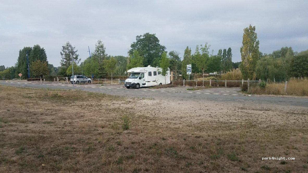 Camping "Les bords de Besbre" - Foto 7