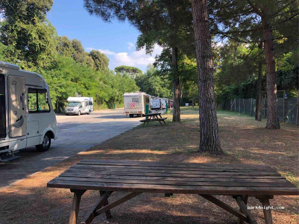 Area Sosta Camper ParKamaiore - Foto 2