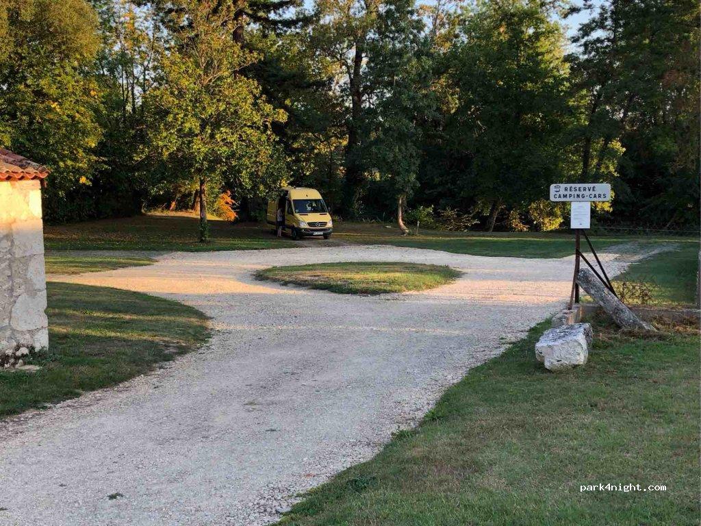 Aire Communale Camping Car - Foto 2